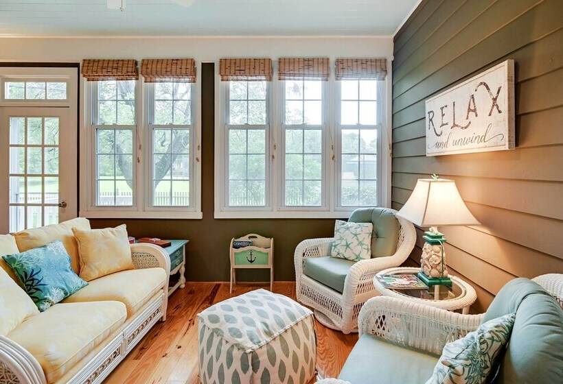 Charming Cottage Near Golf Courses & Marsh Walk!