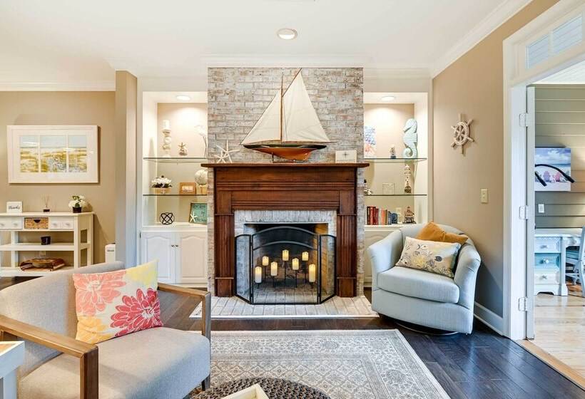 Charming Cottage Near Golf Courses & Marsh Walk!