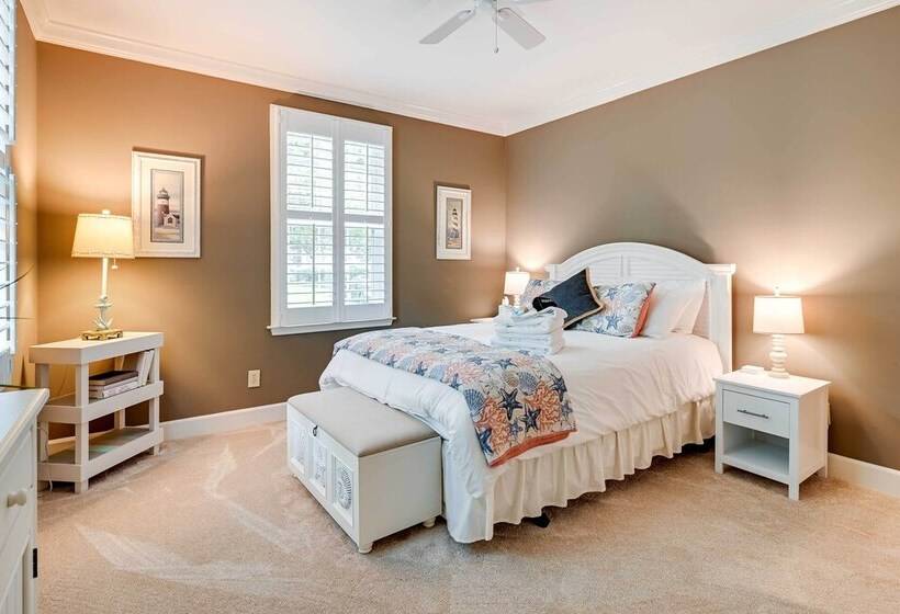 Charming Cottage Near Golf Courses & Marsh Walk!