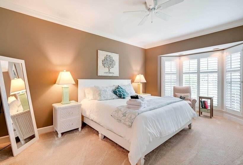 Charming Cottage Near Golf Courses & Marsh Walk!