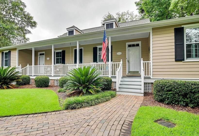 Charming Cottage Near Golf Courses & Marsh Walk!