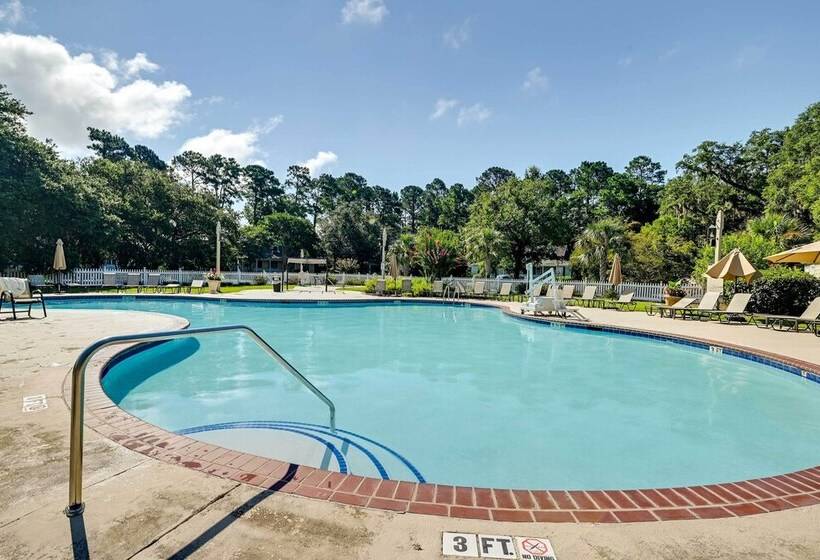 Charming Cottage Near Golf Courses & Marsh Walk!