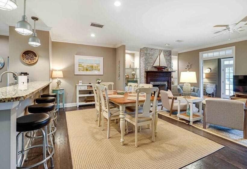 Charming Cottage Near Golf Courses & Marsh Walk!