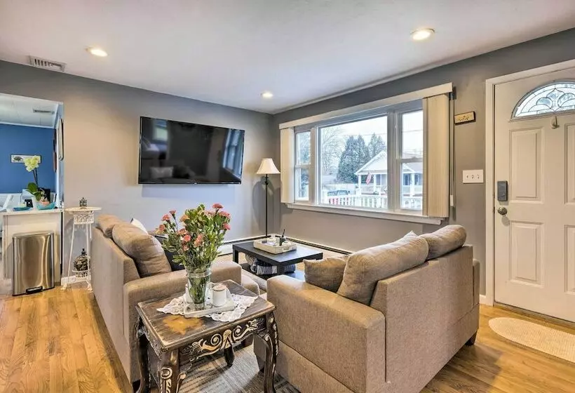 Charming Rocky Point Home ~ 1 Mi To Beach!