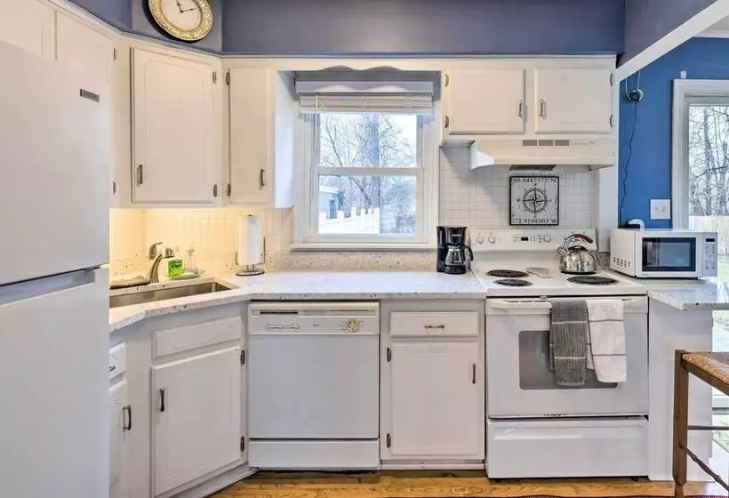 Charming Rocky Point Home ~ 1 Mi To Beach!