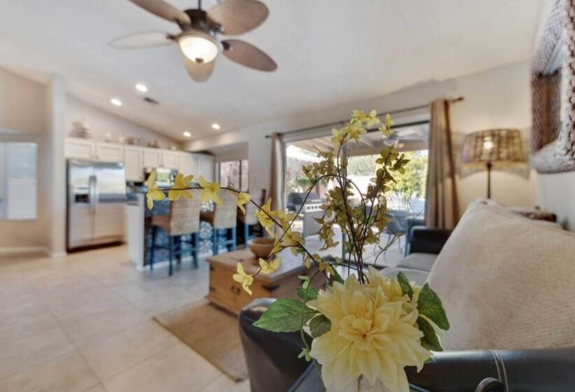 Charming Scottsdale Home W/ Pool, Hot Tub + Patio!