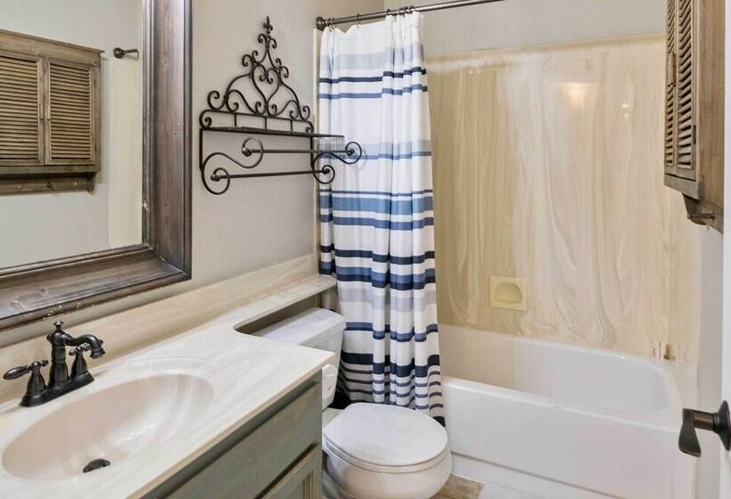 Charming Scottsdale Home W/ Pool, Hot Tub + Patio!