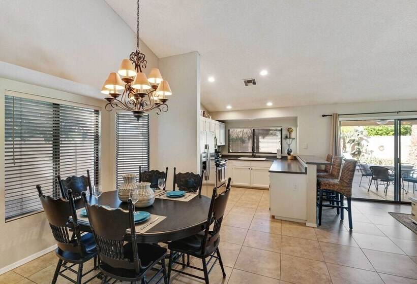 Charming Scottsdale Home W/ Pool, Hot Tub + Patio!