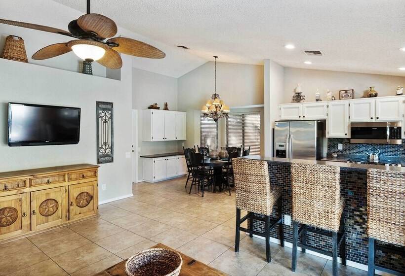 Charming Scottsdale Home W/ Pool, Hot Tub + Patio!