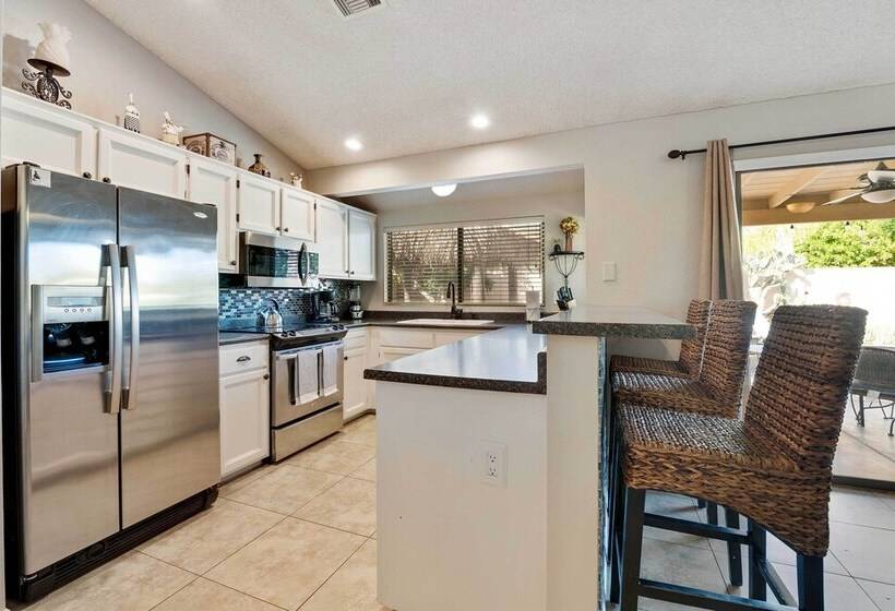 Charming Scottsdale Home W/ Pool, Hot Tub + Patio!