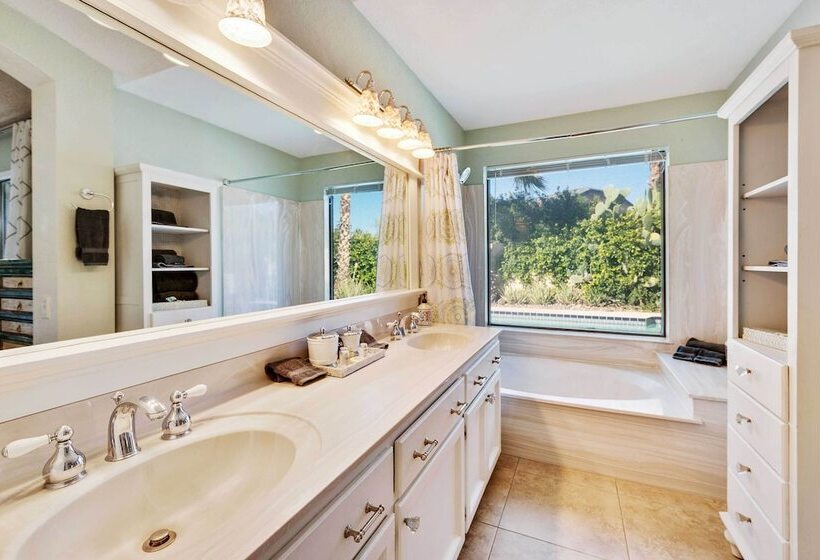 Charming Scottsdale Home W/ Pool, Hot Tub + Patio!