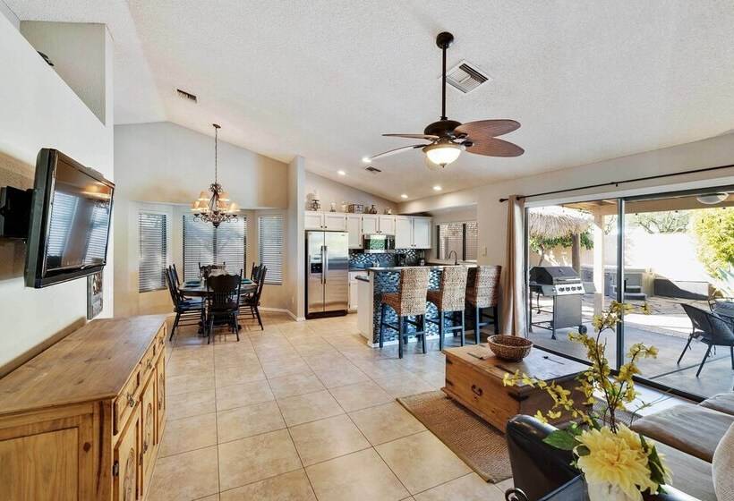 Charming Scottsdale Home W/ Pool, Hot Tub + Patio!