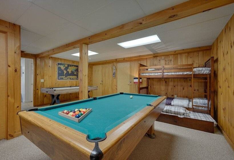 Chic Dover Home W/ Hot Tub: 1 Mi To Golf!