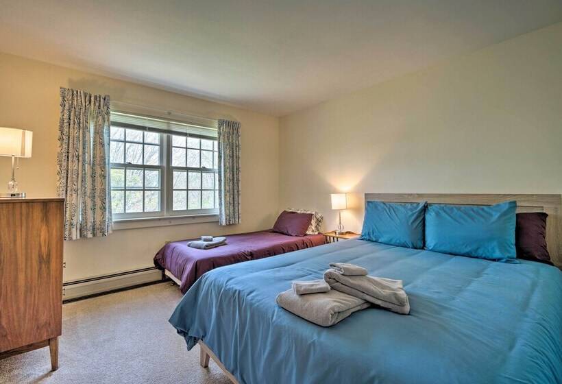 Chic Dover Home W/ Hot Tub: 1 Mi To Golf!