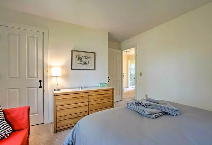 Chic Dover Home W/ Hot Tub: 1 Mi To Golf!