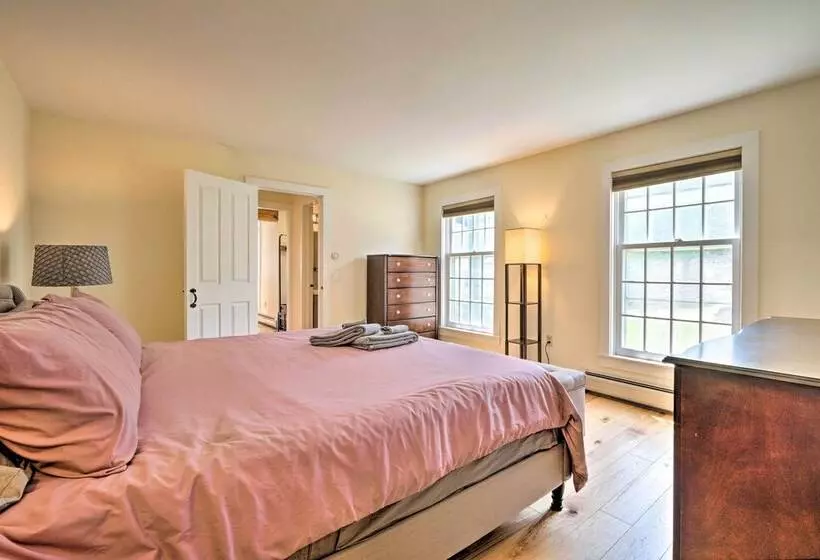 Chic Dover Home W/ Hot Tub: 1 Mi To Golf!