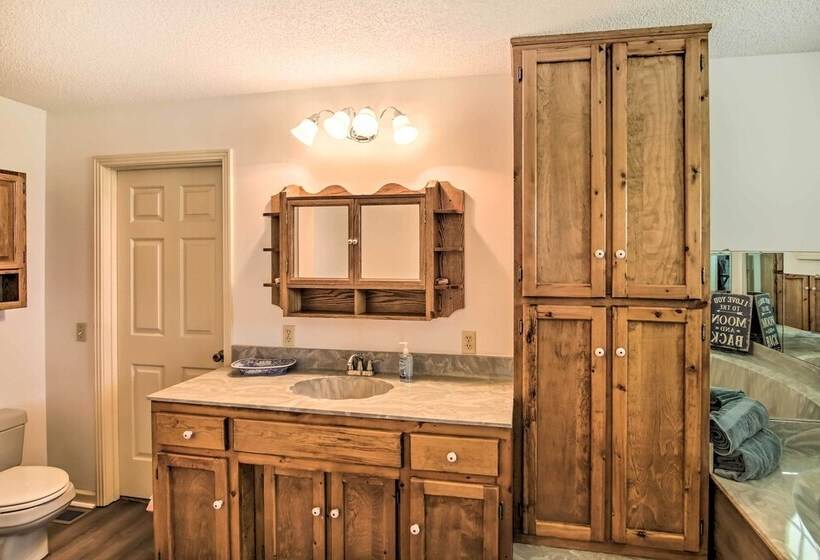 Country Home W/ Fire Pit: 40 Mi To Nashville!