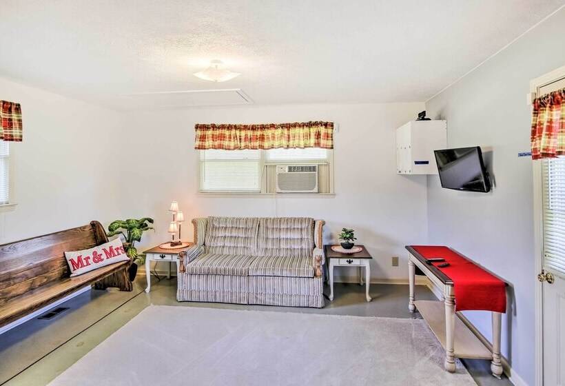 Country Home W/ Fire Pit: 40 Mi To Nashville!