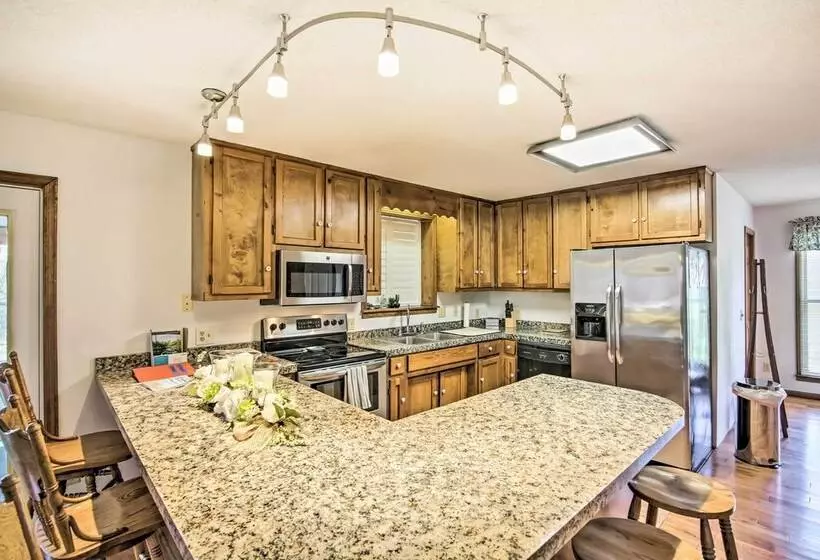 Country Home W/ Fire Pit: 40 Mi To Nashville!