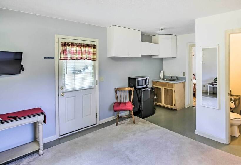 Country Home W/ Fire Pit: 40 Mi To Nashville!