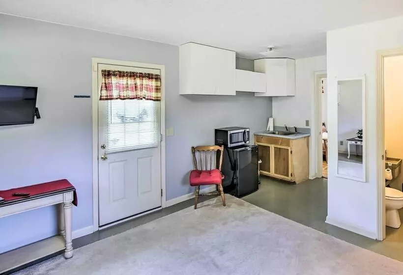 Country Home W/ Fire Pit: 40 Mi To Nashville!