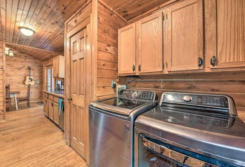 Cozy Blue Ridge Mountain Cabin On 18 Acre Lot