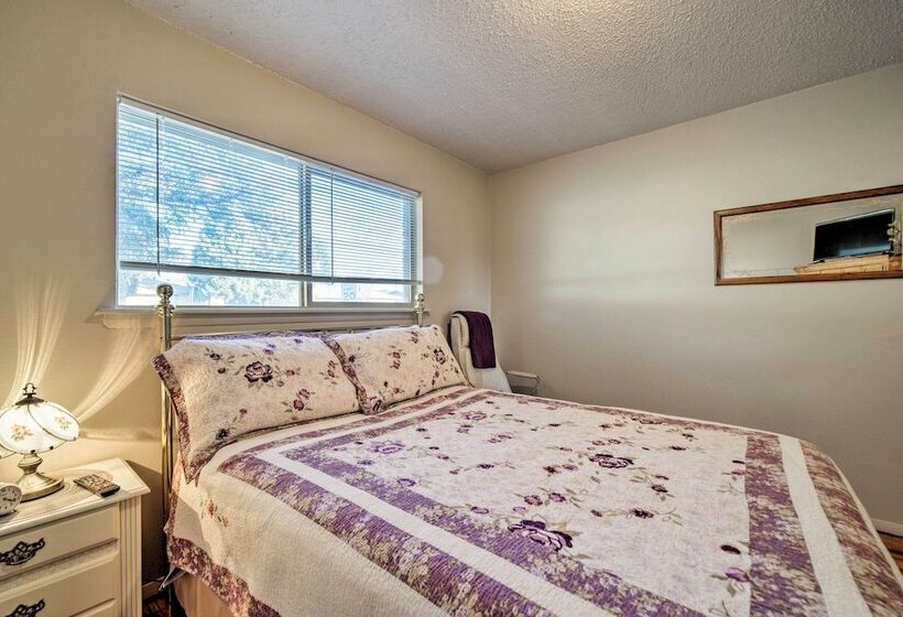 Family Friendly Cortez Cedar House W/ Yard!