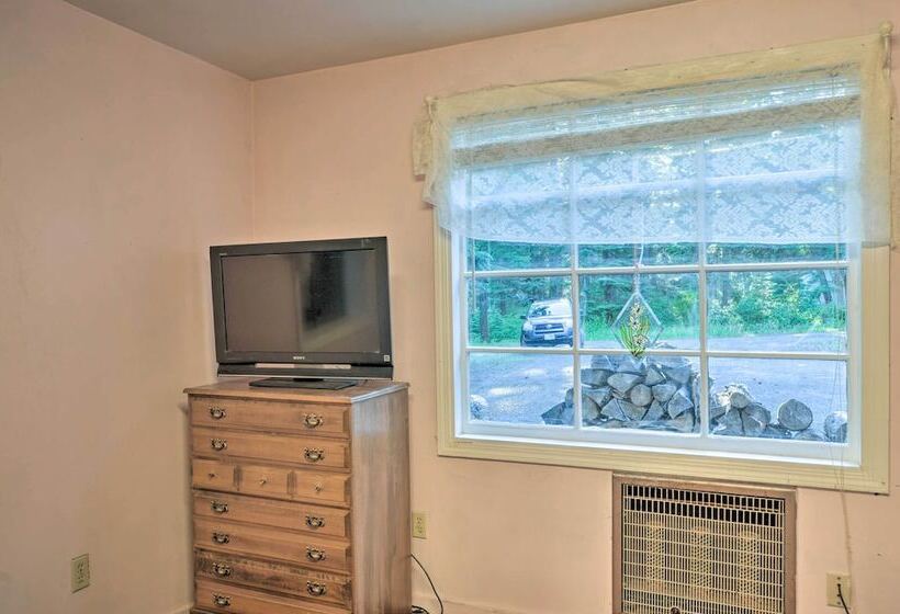 Cozy Klamath Falls Home Near Fishing & Parks!