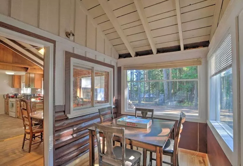 Cozy Klamath Falls Home Near Fishing & Parks!