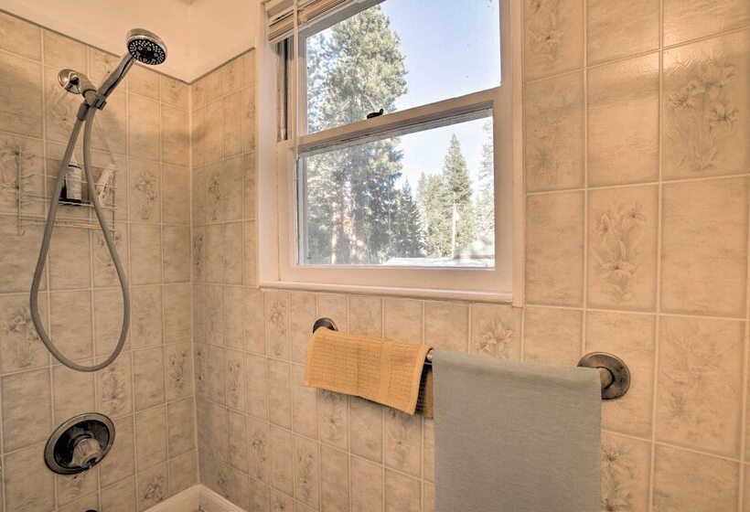 Cozy Klamath Falls Home Near Fishing & Parks!