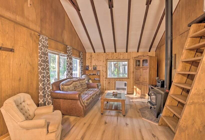 Cozy Klamath Falls Home Near Fishing & Parks!