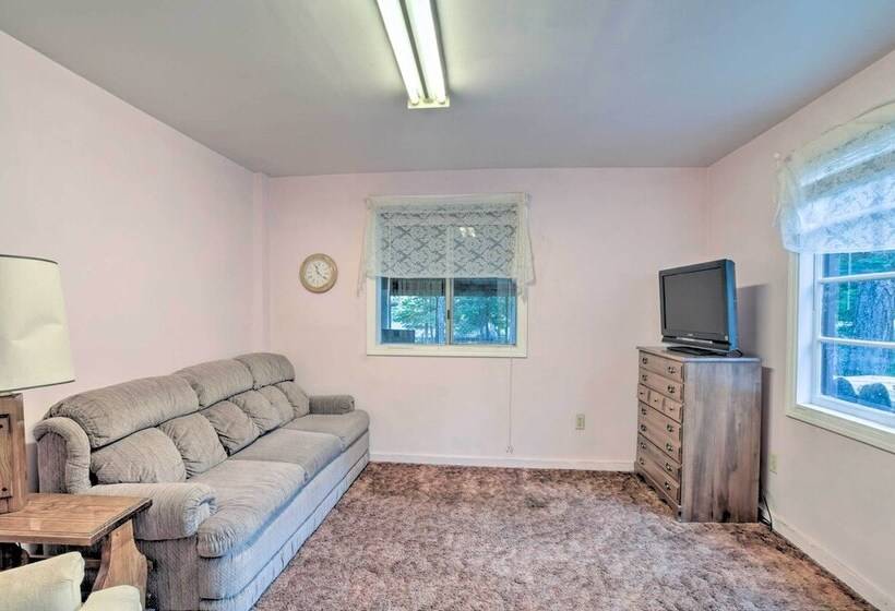 Cozy Klamath Falls Home Near Fishing & Parks!