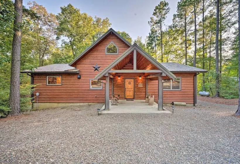 Creekside Broken Bow Cabin W/ Hot Tub & Fire Pit!