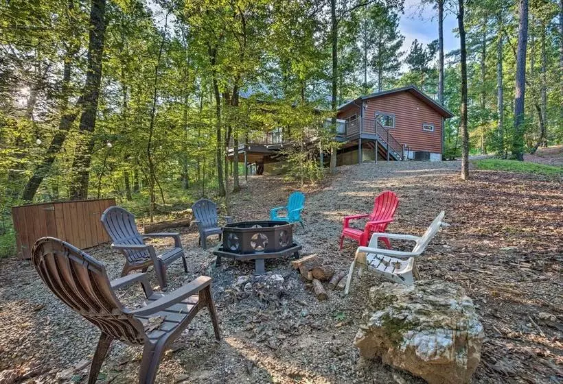 Creekside Broken Bow Cabin W/ Hot Tub & Fire Pit!