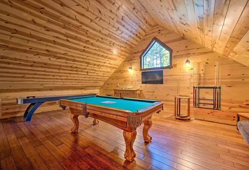 Creekside Broken Bow Cabin W/ Hot Tub & Fire Pit!