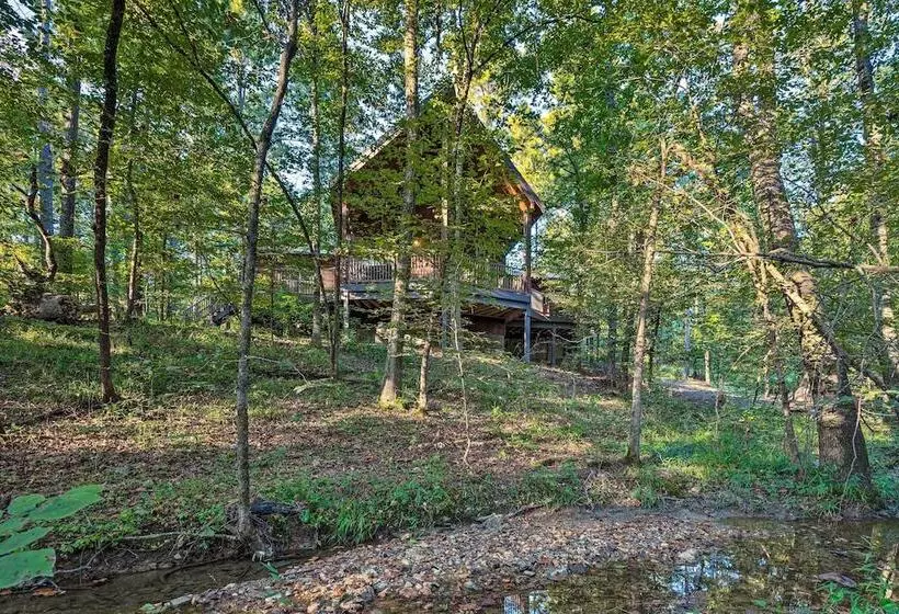 Creekside Broken Bow Cabin W/ Hot Tub & Fire Pit!