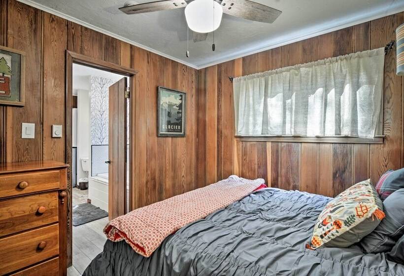 Dog Friendly Home Near Crystal Mtn & Outdoor Rec!