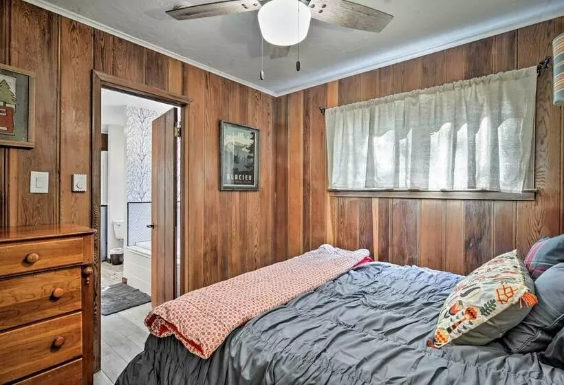 Dog Friendly Home Near Crystal Mtn & Outdoor Rec!