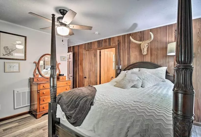 Dog Friendly Home Near Crystal Mtn & Outdoor Rec!