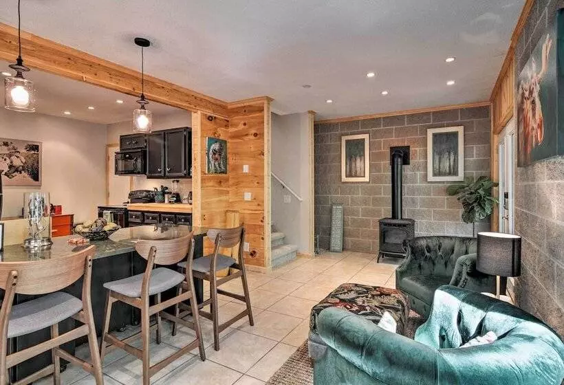 Dog Friendly Home Near Crystal Mtn & Outdoor Rec!