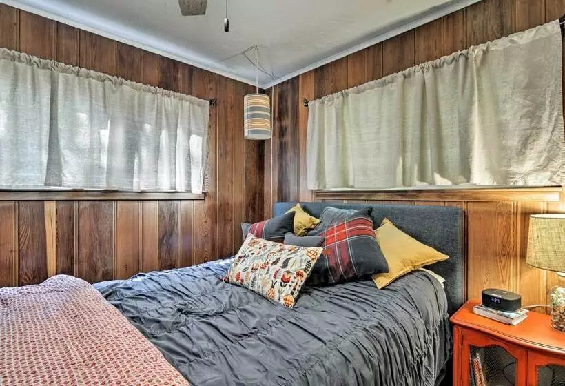 Dog Friendly Home Near Crystal Mtn & Outdoor Rec!