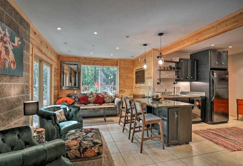 Dog Friendly Home Near Crystal Mtn & Outdoor Rec!