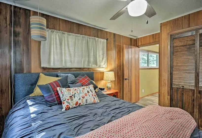 Dog Friendly Home Near Crystal Mtn & Outdoor Rec!