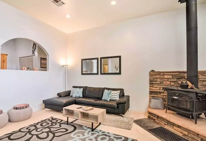 Dreamcatcher Cliffs Home  Near Dtwn Kanab!