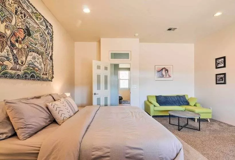 Dreamcatcher Cliffs Home  Near Dtwn Kanab!