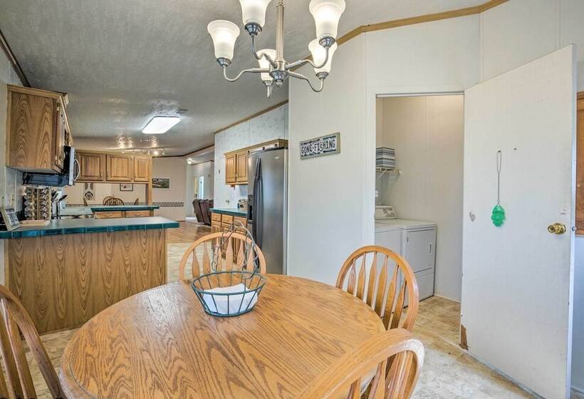 Cedar Creek Lake Access: Retreat W/ Deck