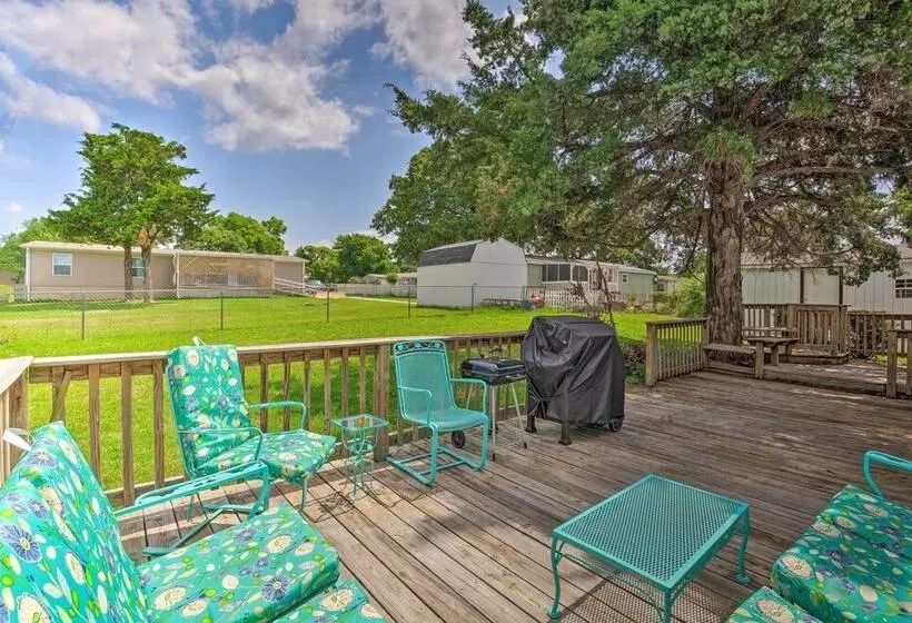 Cedar Creek Lake Access: Retreat W/ Deck