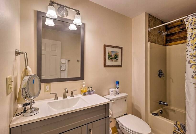 Blue Ridge Mtn Cabin Near Hiking & Biking Trails!