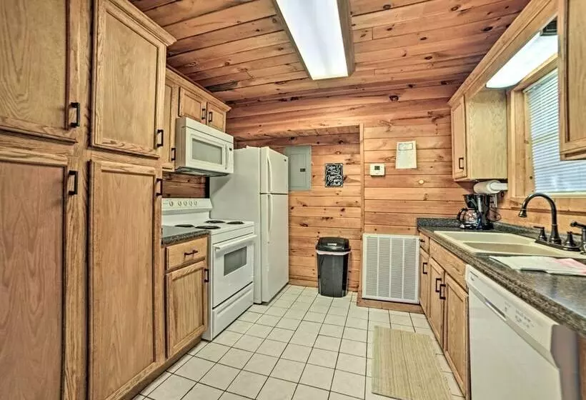 Group Friendly Cabin On Kentucky Lake!