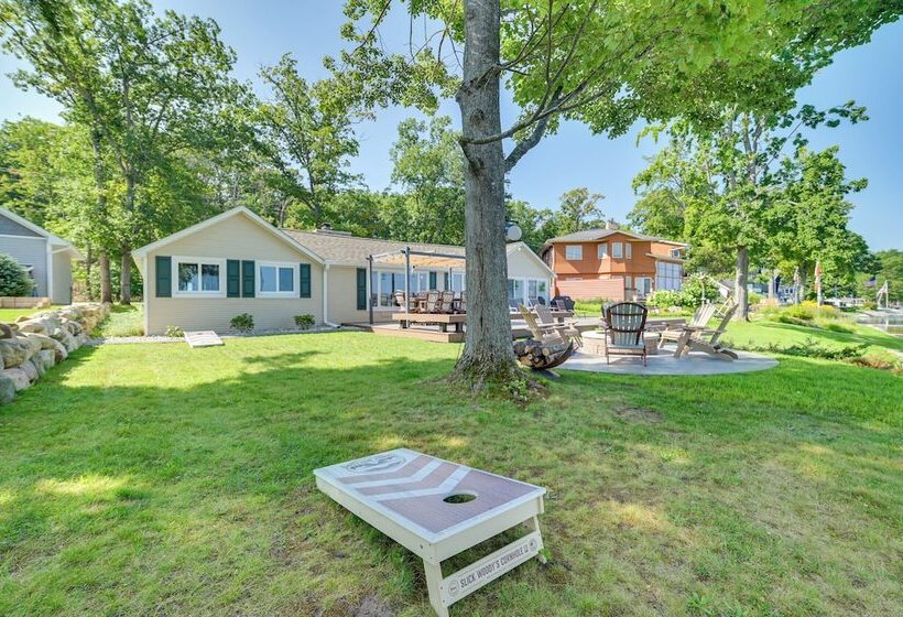 Higgins Lake House & Bunkhouse With Private Dock!